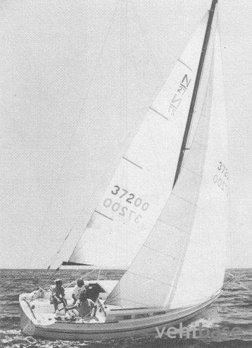 Capital Yachts Newport 27-1