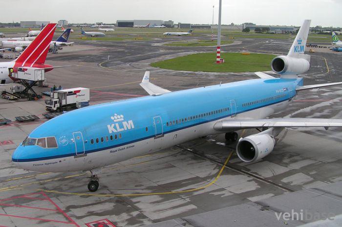 Douglas MD-11