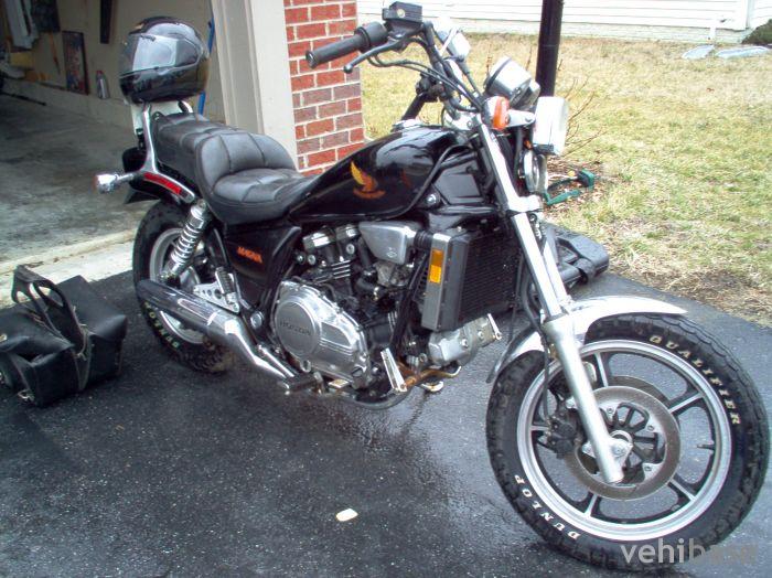 Honda VF 700 C Magna