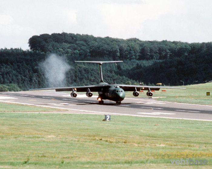 Lockheed C-141 Starlifter