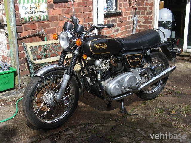 Norton Commando 850 Roadster