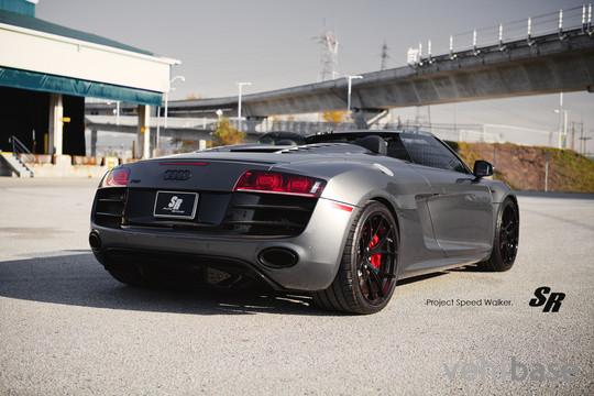 SR Auto Group R8 Spyder Speed Walker