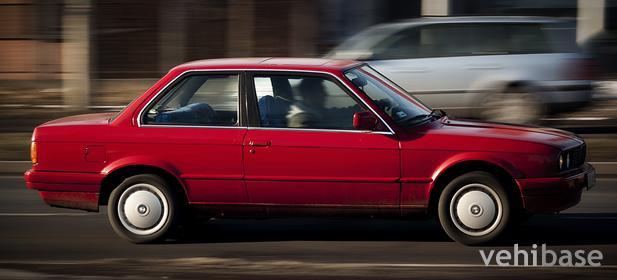 BMW 320i (E30)