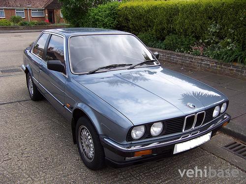 BMW 323i (E30)