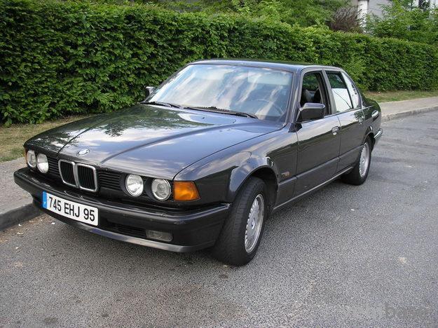 BMW 730i (E32)
