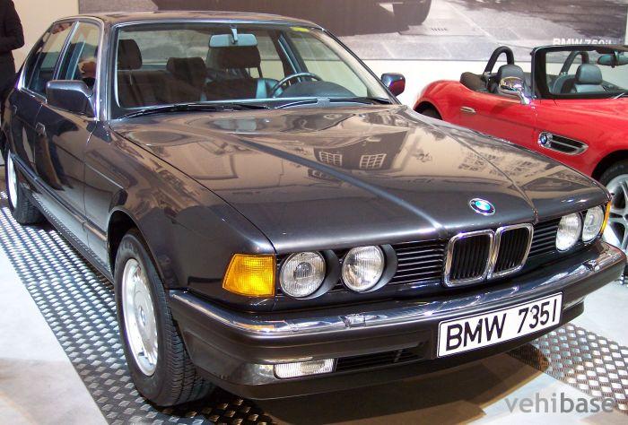 BMW 735i (E32)