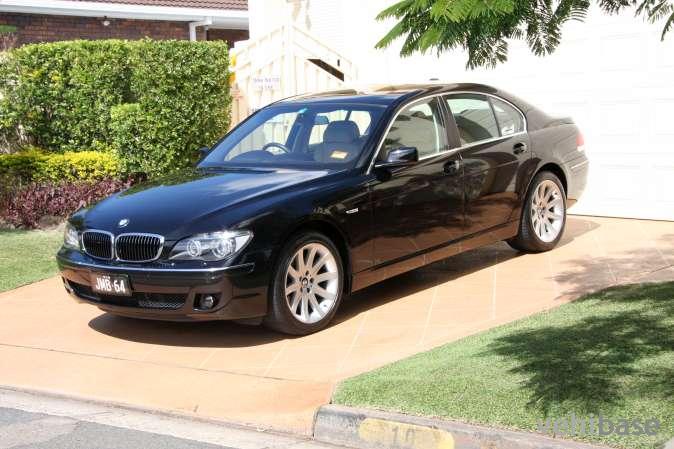 BMW 740i (E65)