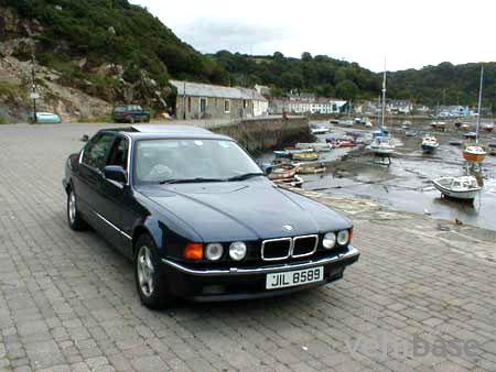 BMW 750iL (E32)