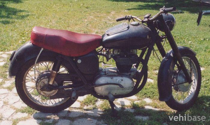 Junak M10