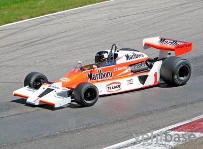 McLaren M26