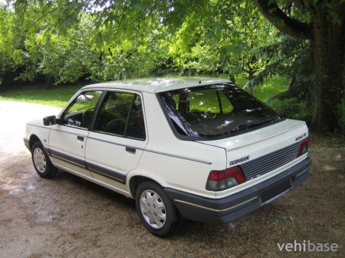 Peugeot 309 Green