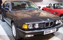 BMW 735i (E32)