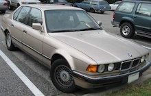 BMW 740i (E32)