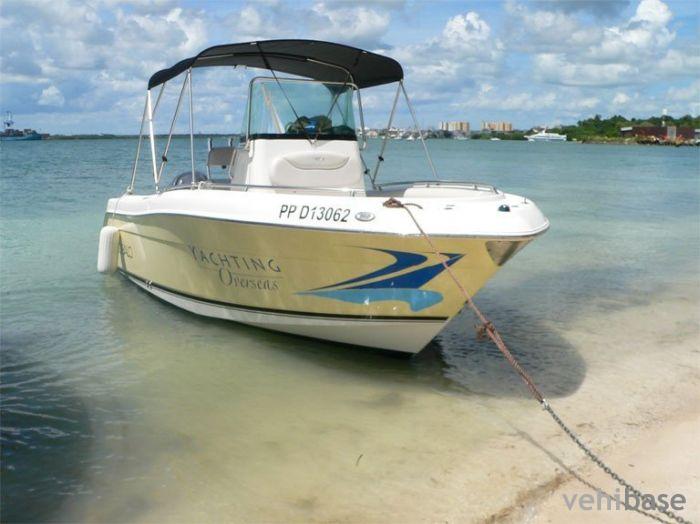 Robalo R220