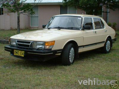 Saab 900 i