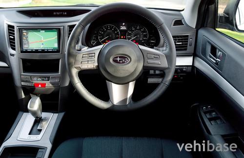 Subaru Legacy ES Nav