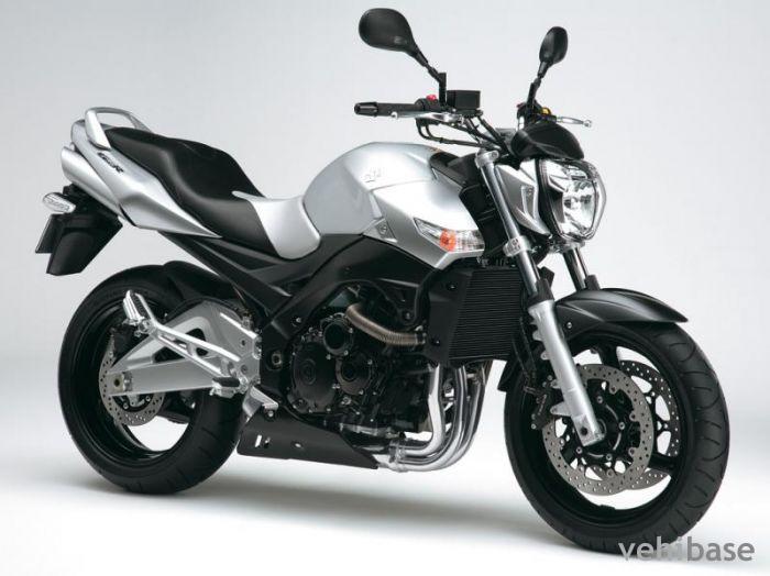 Suzuki GSR 600