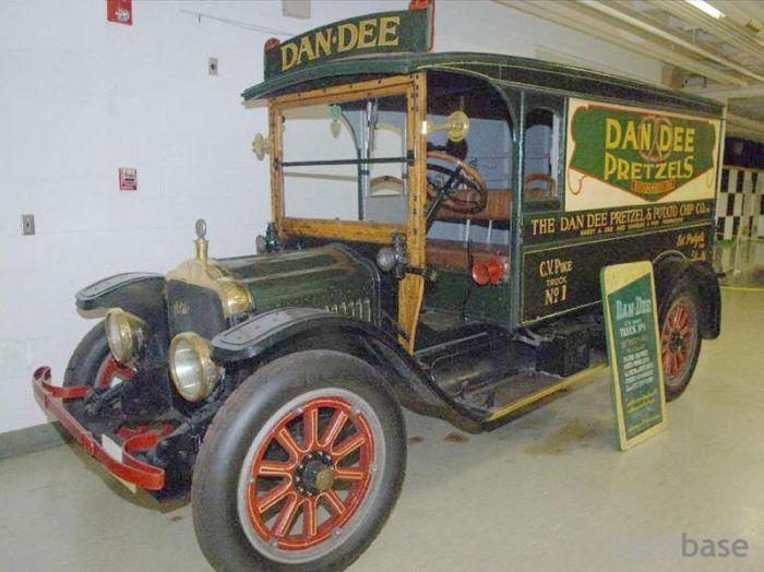 White 15 3/4 Ton Panel Truck