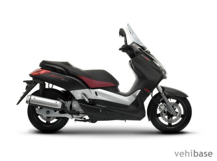 Yamaha Black X-Max 125