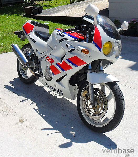 Yamaha FZR 250